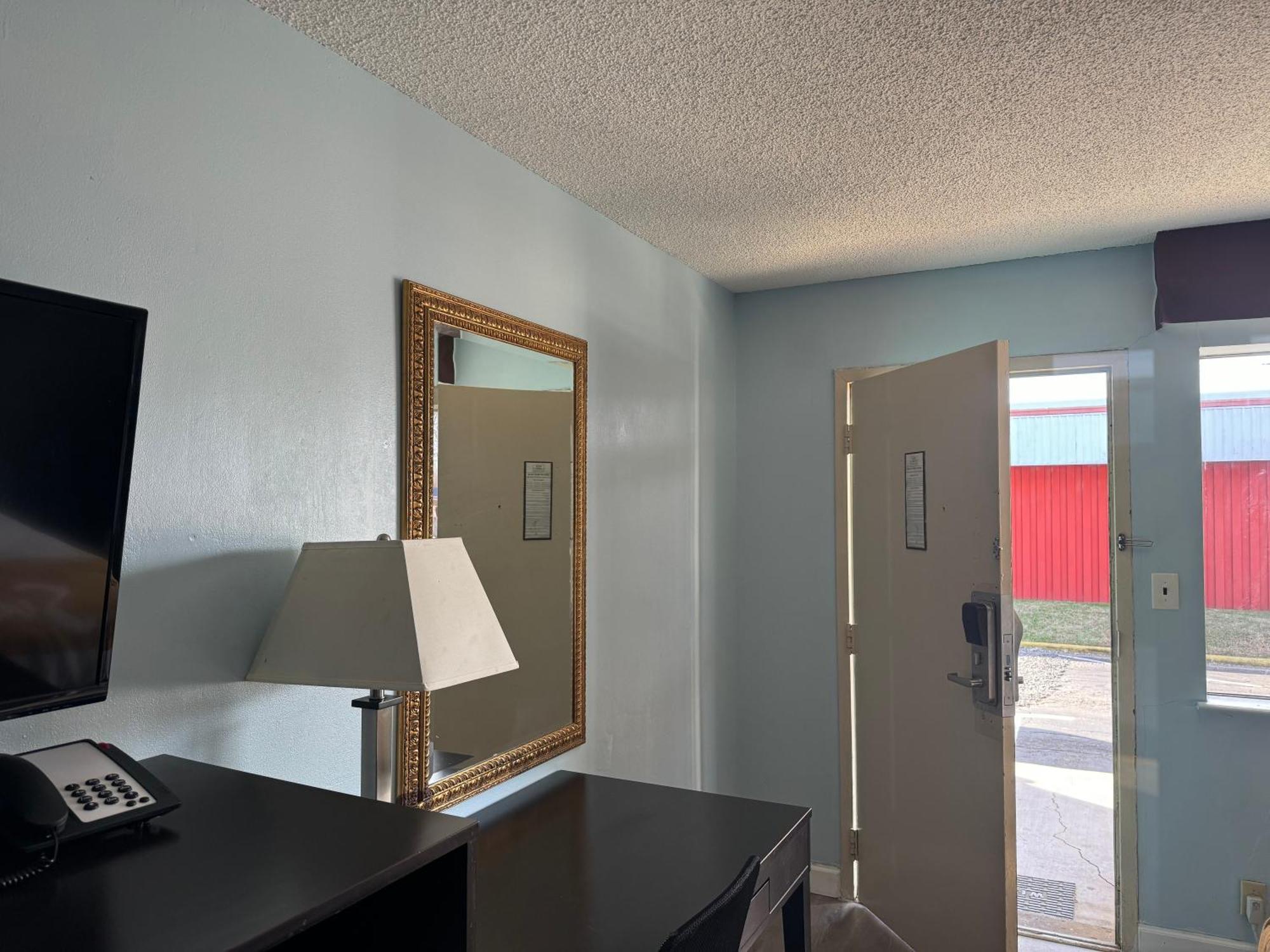 Red Carpet Inn & Suites - Danville Eksteriør billede
