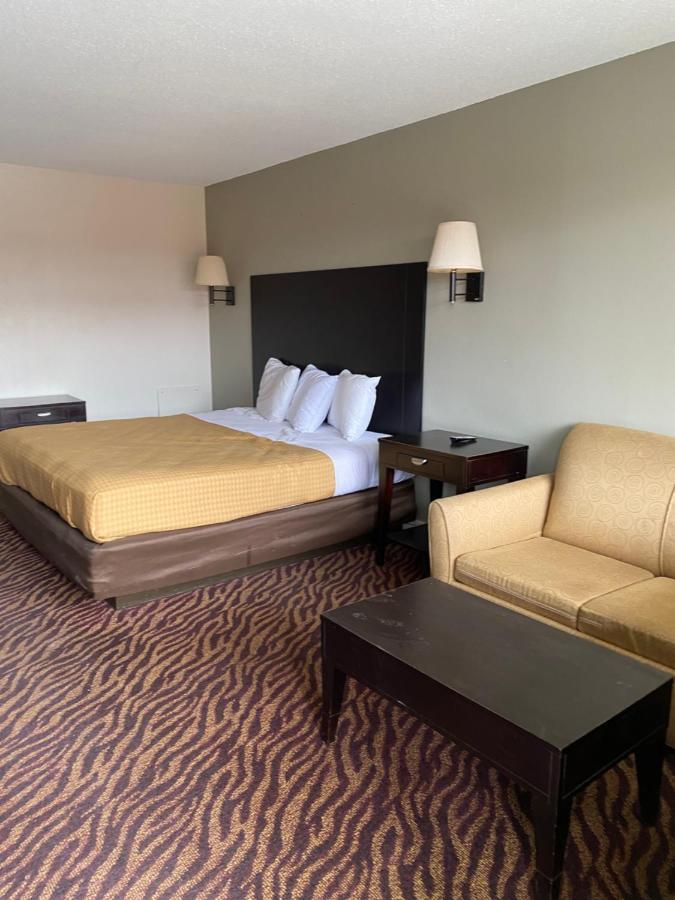 Red Carpet Inn & Suites - Danville Eksteriør billede