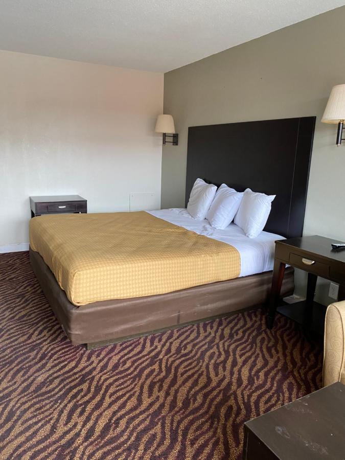 Red Carpet Inn & Suites - Danville Eksteriør billede